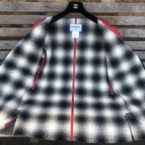 Chanel red leather jacket - Picture 7 of 10